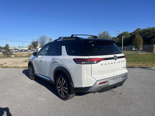 2025 Nissan Pathfinder Platinum 4WD