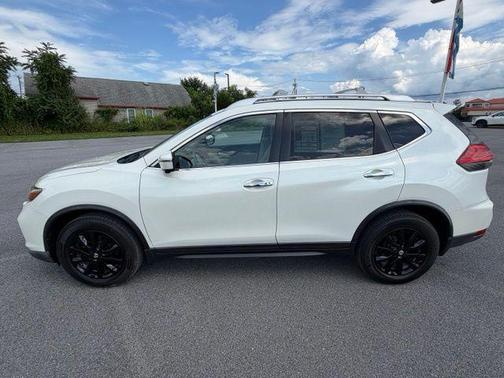 Pearl White 2017 Nissan Rogue SV