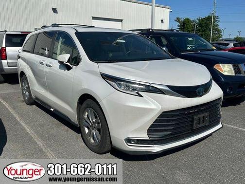 White 2022 Toyota Sienna Limited