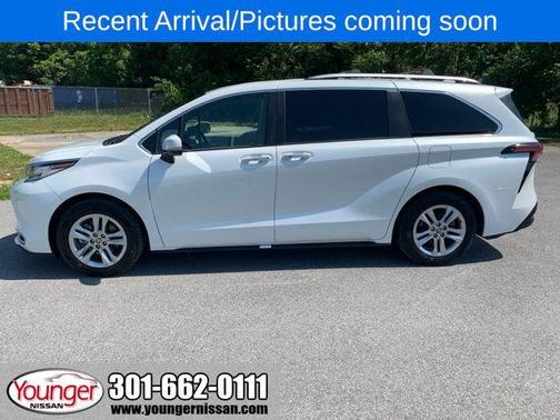 White 2022 Toyota Sienna Limited