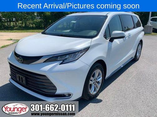 White 2022 Toyota Sienna Limited