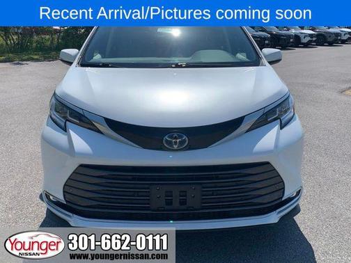 White 2022 Toyota Sienna Limited