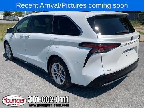 White 2022 Toyota Sienna Limited