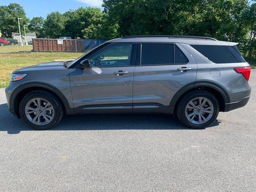 Carbonized Gray Metallic 2022 Ford Explorer XLT