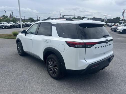 2025 Nissan Pathfinder SV FWD