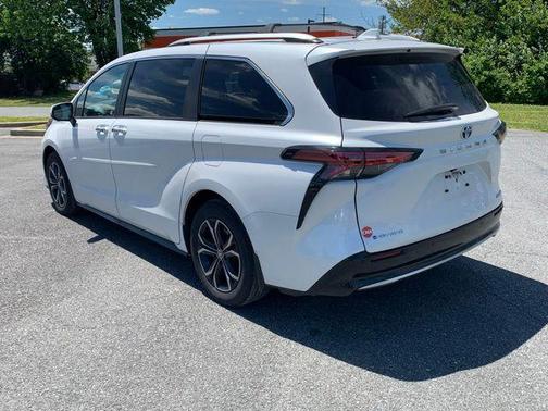 Wind Chill Pearl 2025 Toyota Sienna Platinum