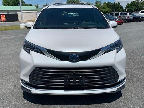 Wind Chill Pearl 2025 Toyota Sienna Platinum