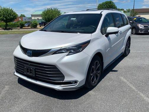 Wind Chill Pearl 2025 Toyota Sienna Platinum
