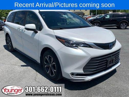 Wind Chill Pearl 2025 Toyota Sienna Platinum