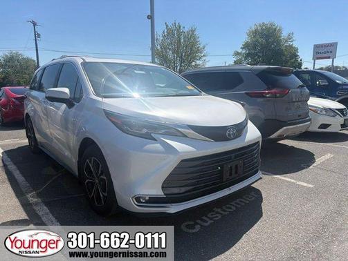 Wind Chill Pearl 2025 Toyota Sienna Platinum