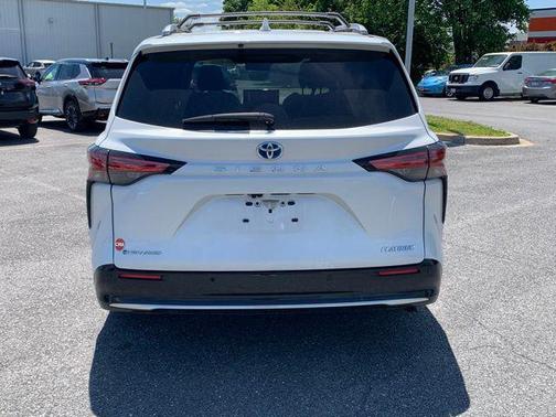 Wind Chill Pearl 2025 Toyota Sienna Platinum
