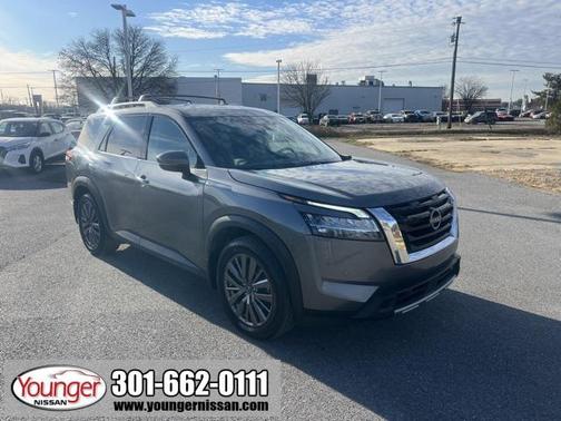 2023 Nissan Pathfinder SL 4WD