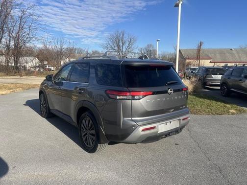 2023 Nissan Pathfinder SL 4WD