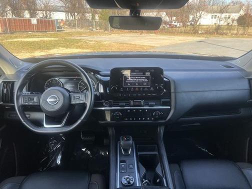 2023 Nissan Pathfinder SL 4WD