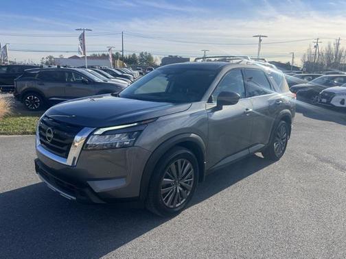 2023 Nissan Pathfinder SL 4WD