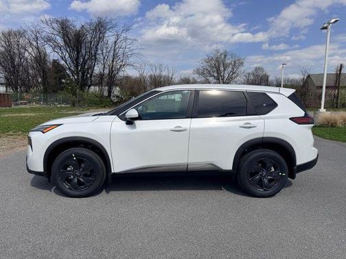 Everest White Pearl Tricoat 2026 Nissan Rogue SV