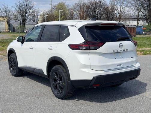 Everest White Pearl Tricoat 2026 Nissan Rogue SV