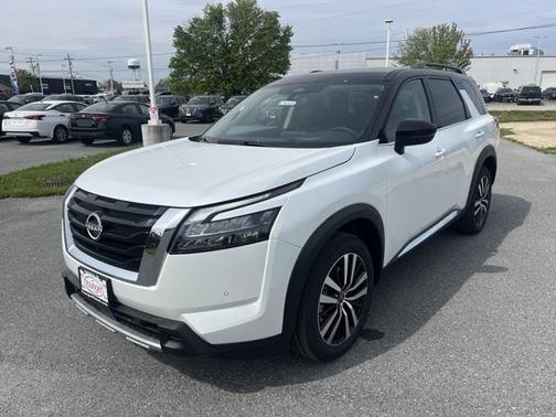 2025 Nissan Pathfinder Platinum 4WD