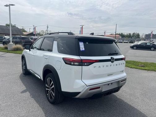 2025 Nissan Pathfinder Platinum 4WD