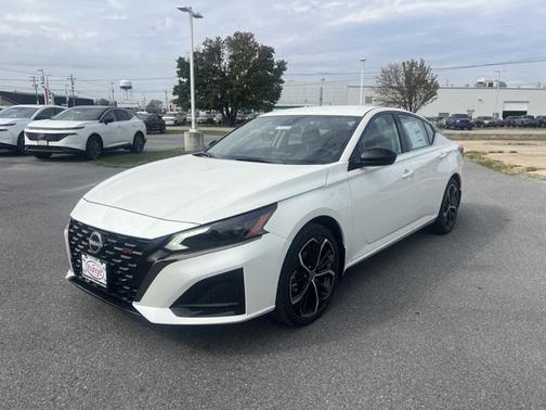 2025 Nissan Altima SR FWD