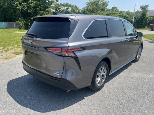 2021 Toyota Sienna LE