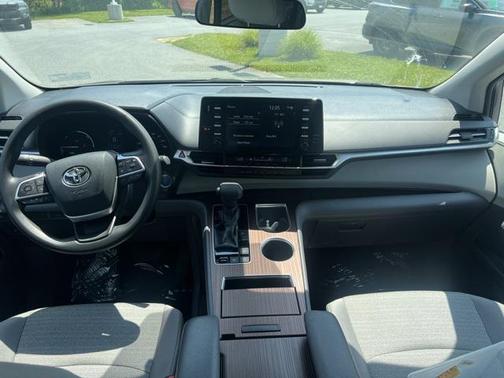 2021 Toyota Sienna LE