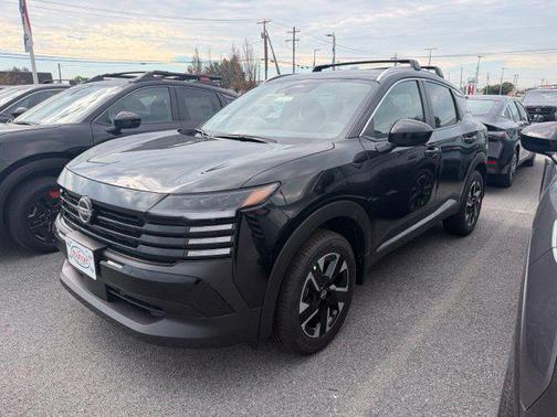 Super Black 2027 Nissan Kicks SV