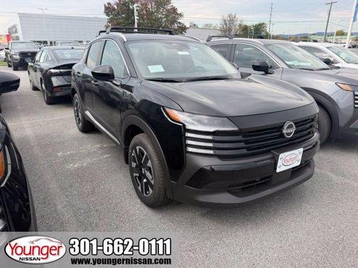 Super Black 2027 Nissan Kicks SV