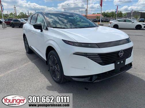 Everest White Pearl Tricoat/Super Black 2026 Nissan Murano Platinum