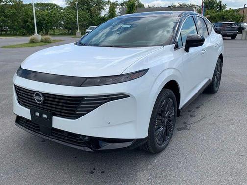 Everest White Pearl Tricoat/Super Black 2026 Nissan Murano Platinum