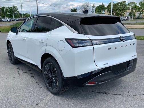 Everest White Pearl Tricoat/Super Black 2026 Nissan Murano Platinum