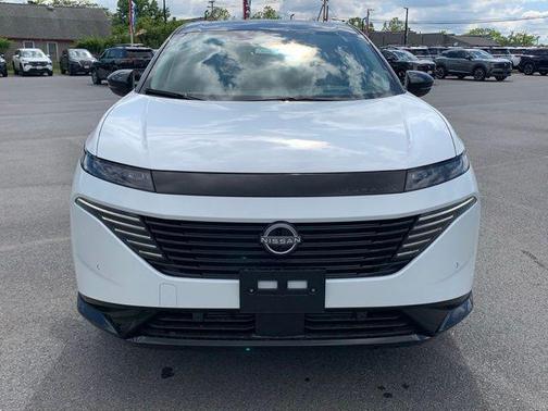 Everest White Pearl Tricoat/Super Black 2026 Nissan Murano Platinum