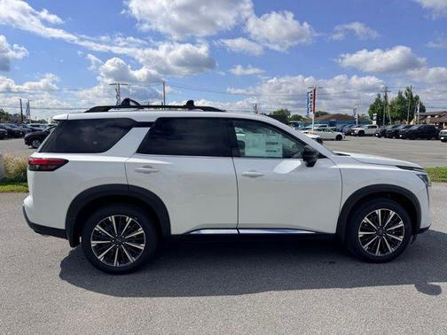 Everest White Pearl Tricoat 2026 Nissan Pathfinder Platinum