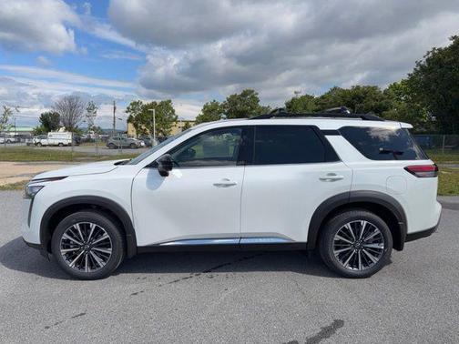 Everest White Pearl Tricoat 2026 Nissan Pathfinder Platinum