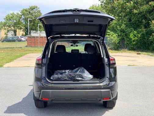 Super Black 2026 Nissan Rogue Rock Creek