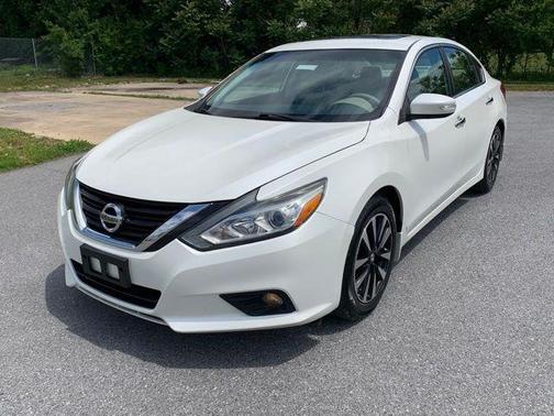 Pearl White 2018 Nissan Altima 2.5 SV