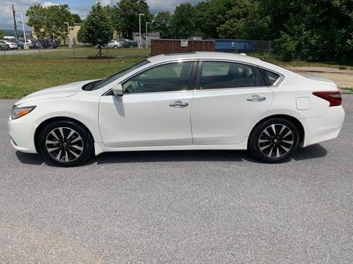 Pearl White 2018 Nissan Altima 2.5 SV