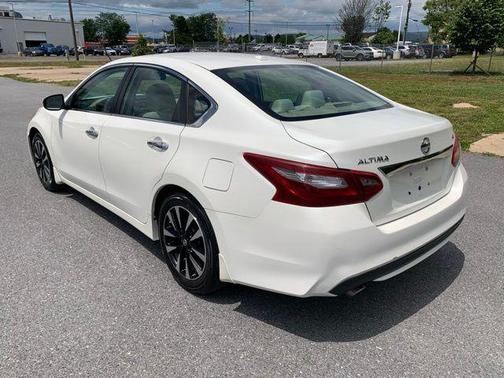 Pearl White 2018 Nissan Altima 2.5 SV