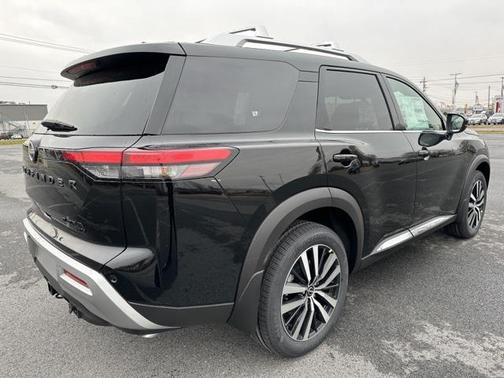 2025 Nissan Pathfinder Platinum 4WD