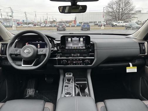2025 Nissan Pathfinder Platinum 4WD