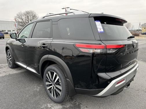 2025 Nissan Pathfinder Platinum 4WD
