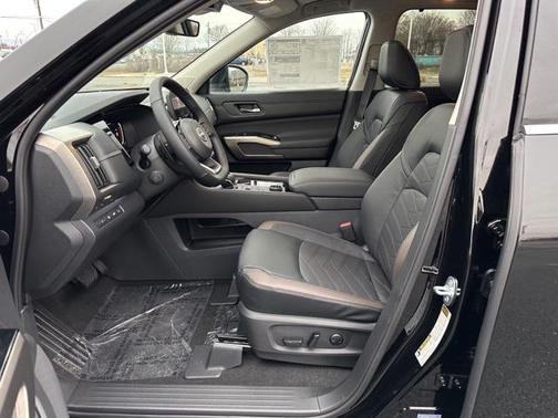 2025 Nissan Pathfinder Platinum 4WD