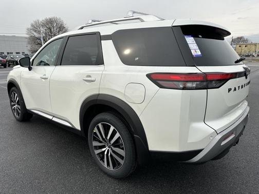2025 Nissan Pathfinder Platinum 4WD