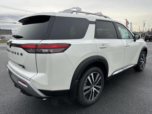 2025 Nissan Pathfinder Platinum 4WD