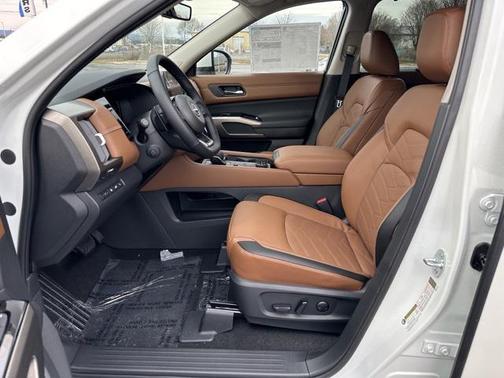 2025 Nissan Pathfinder Platinum 4WD