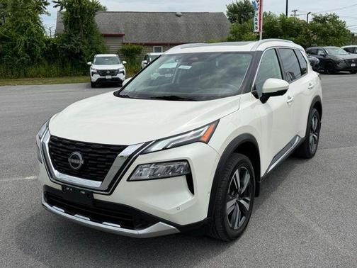Pearl White Tricoat 2023 Nissan Rogue Platinum