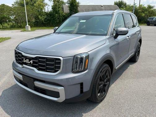 Everlasting Silver 2023 Kia Telluride S