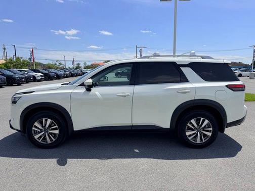 Pearl White Tricoat 2023 Nissan Pathfinder SL 4WD