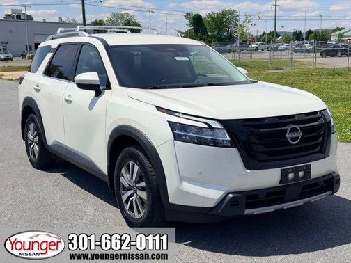 Pearl White Tricoat 2023 Nissan Pathfinder SL 4WD