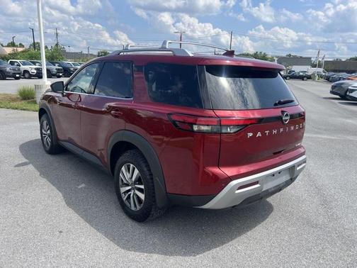 2022 Nissan Pathfinder SL 4WD